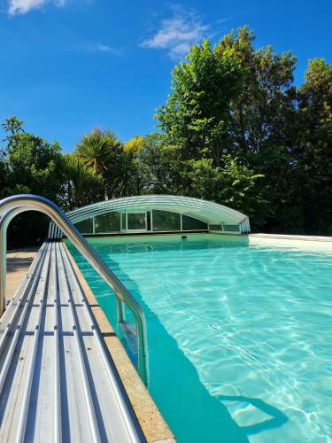 Gîte "Dans les Airs", avec piscine chauffée et parking