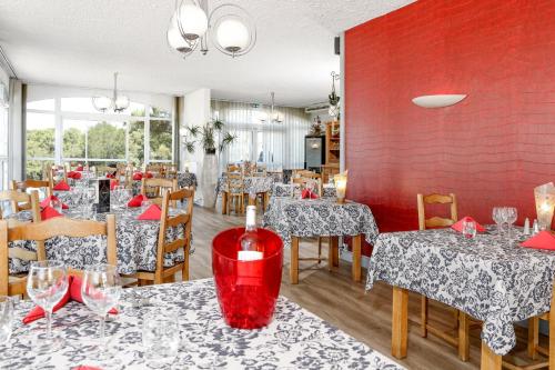 Hotel Restaurant Logis Le Tropicana - 레스토랑
