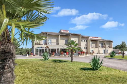 Hotel Restaurant Logis Le Tropicana - 출입구
