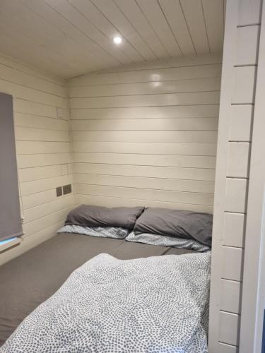 Glamping Hut - Riverview 4 Glamping Hut - Riverview 4