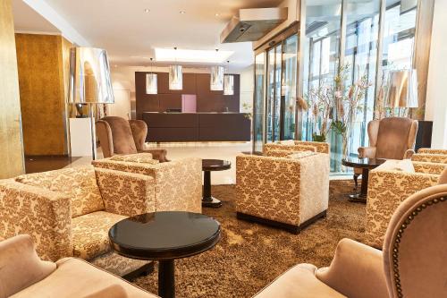 ล็อบบี้, สไตเกนเบอร์เกอร์ โฮเทล เฮอเรนโฮฟ (Steigenberger Hotel Herrenhof) near บูร์กการ์เทน พาร์ค