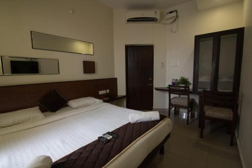 Deluxe Double Room image 3