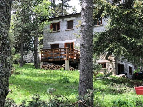 Maison dans la forêt de Bolquère, avec jardin.