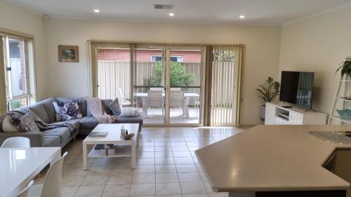 วิลลา 2 ห้องนอน 1 ห้องน้ำส่วนตัว ขนาด 135 ตร.ม. – ท่าเรือวิคเตอร์ (Victor Central Cottage Perfect Location ) in ท่าเรือวิคเตอร์