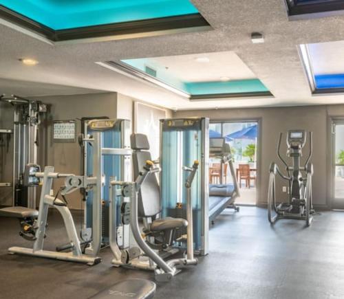Fitness center, Lux King Bed Suite w,70"TV,Pool,Gym,GameRoom in Morena