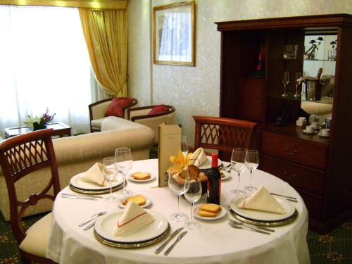 บริการและสิ่งอำนวยความสะดวก, โรงแรมอินเตอร์ทาวเวอร์ (INTERTOWER HOTEL) in ซานตาเฟ่