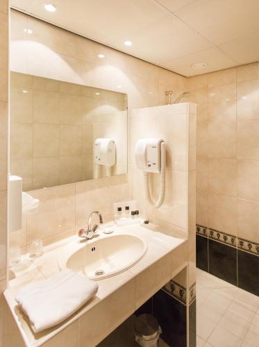 Bathroom, Hotel Restaurant Talens Coevorden in Coevorden