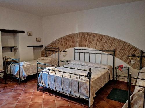 1 king bed, 2 twin beds