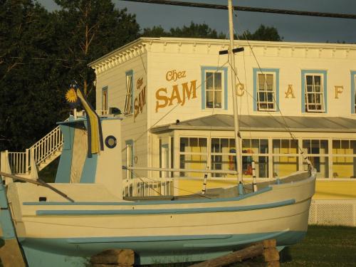 B&B Baie-Sainte-Catherine - Auberge du Café chez Sam - Bed and Breakfast Baie-Sainte-Catherine