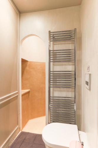 Louvre Charmant Studio - image 3