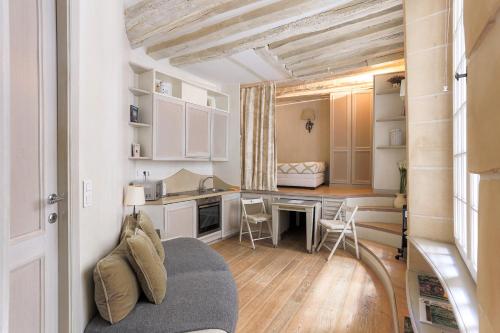 Louvre Charmant Studio - image 11