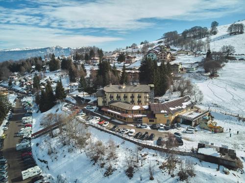 Hotel Dolomiti - Azzurro Club in Brentonico
