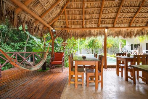 Casa Antema Tamarindo, maison luxe, piscine, jungle, yoga, gym in Városközpont
