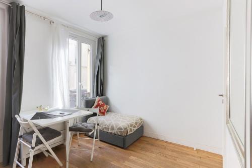 Eiffel Tower Royal Apartment - image 2