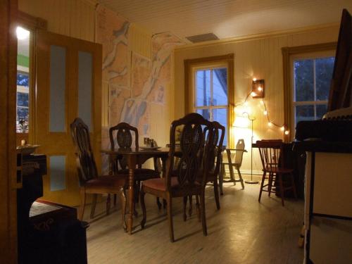 奧伯格薩姆咖啡酒店 (Auberge du Cafe chez Sam) in 聖凱瑟琳灣 (QC)