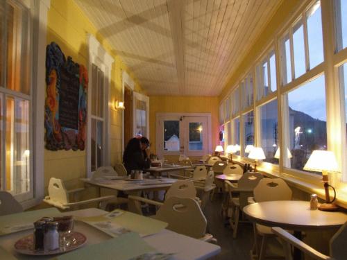奧伯格薩姆咖啡酒店 (Auberge du Cafe chez Sam) in 聖凱瑟琳灣 (QC)
