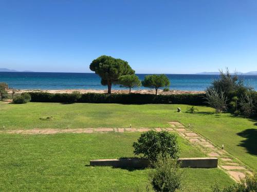 Seaside Villa Hoopoe just steps from the beach
