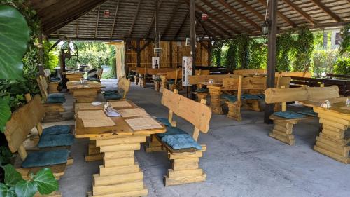 Restaurante, Margaréta Étterem és Vendéghàz Gasthaus (Margareta Etterem es Vendeghaz Gasthaus) in Balatonlelle