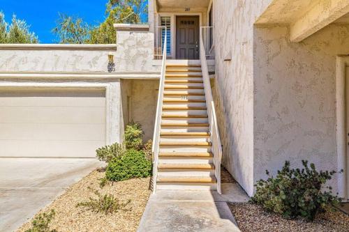 Desert Falls Resort Villa w/ Golf & Mountain views! in Palm Desert, USA