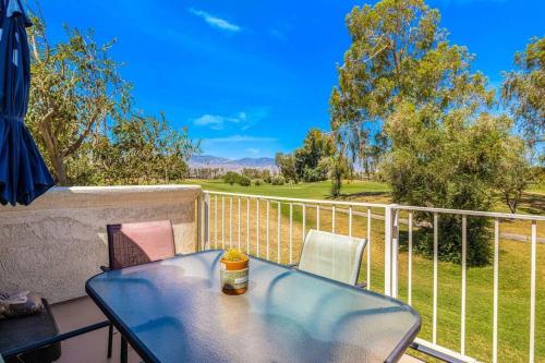 陽台/露台, Desert Falls Resort Villa w/ Golf & Mountain views! in 棕櫚沙漠