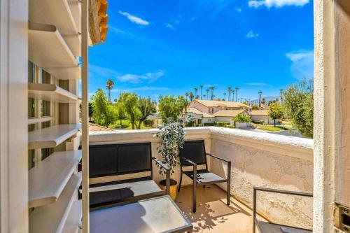 陽台/露台, Desert Falls Resort Villa w/ Golf & Mountain views! in 棕櫚沙漠