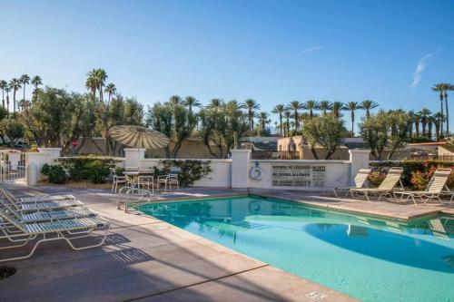 泳池, Desert Falls Resort Villa w/ Golf & Mountain views! in 棕櫚沙漠
