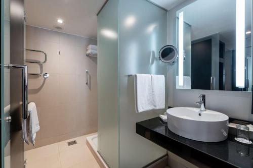 Standard Room image 5