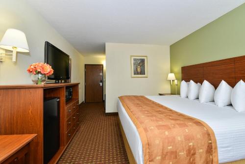 King Room with Bath Tub - Disability Access