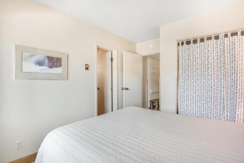 Powderhorn Corner - image 6