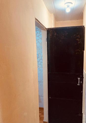 Single Room with Bathroom image 3