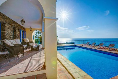 Five-Bedroom Villa image 6