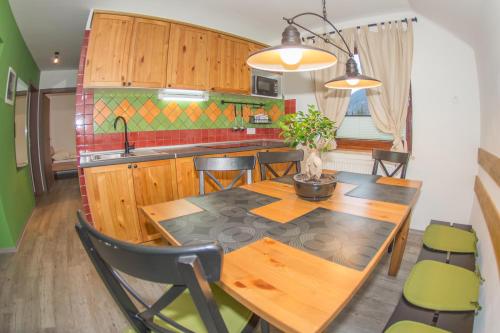2 bedrooms, 4 beds