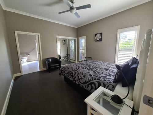 1 queen bed
