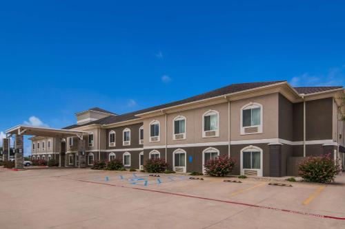 Best Western Comanche Inn - image 11
