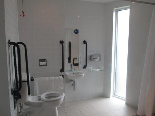 Holiday Inn Express Manchester City Centre an IHG Hotel - image 11