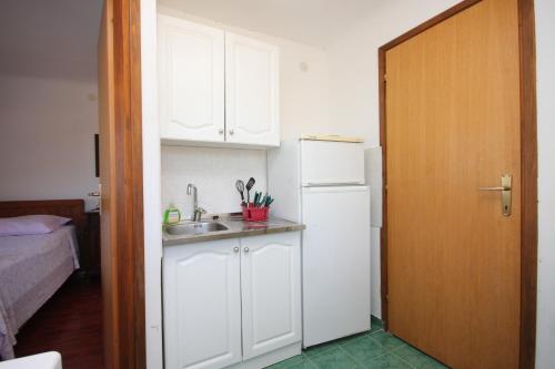 廚房, Apartment Beli 8094b in 別里