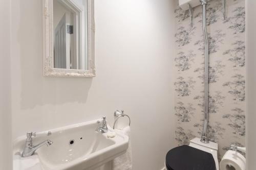 King Room image 8