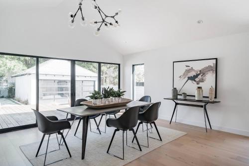 Modern Bungalow with a Pool in Larchmont Village, Лос-Анджелес (фото 9)
