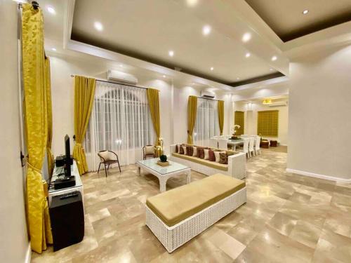 Big & Elegant w/Nice Location nr SM &Ateneo Matina, Davao (photo 4)