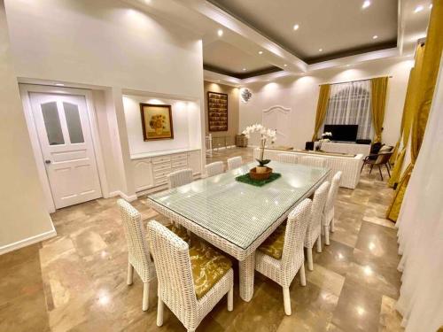 Big & Elegant w/Nice Location nr SM &Ateneo Matina, Davao (photo 6)