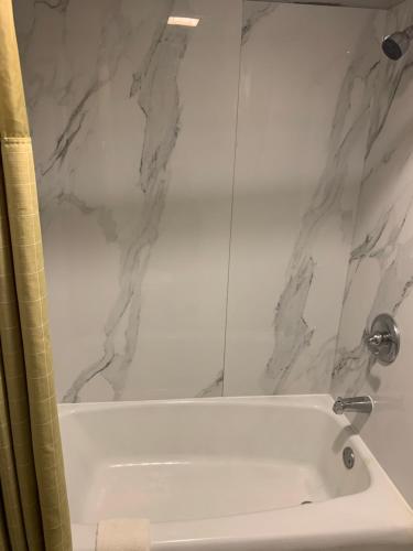 Executive Inn - 화장실