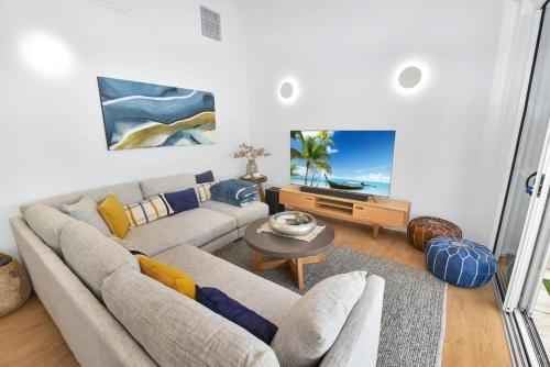 Seacliff Beach Retreat Lux, Modern, Seaviews, 3BR, Balcony in Seacliff