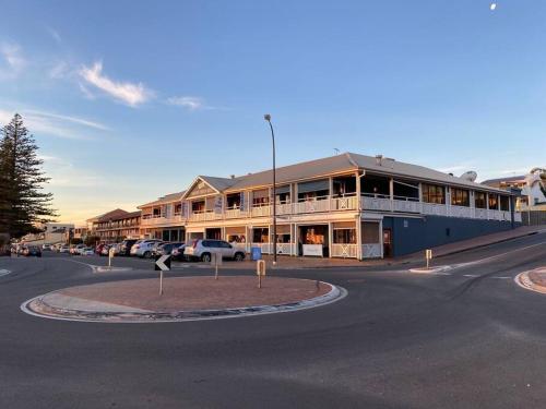 Seacliff Beach Retreat Lux, Modern, Seaviews, 3BR, Balcony in Seacliff