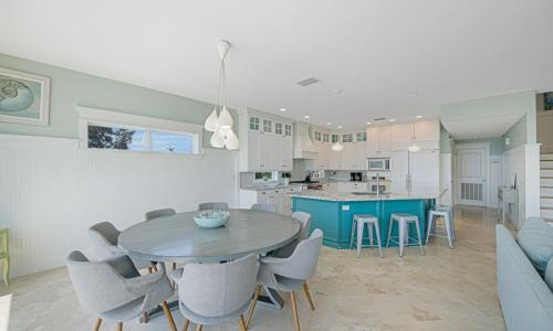 Avalon by AMI Locals - image 14
