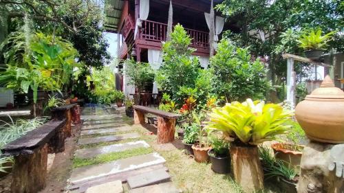 Metha Country View Homestay Singburi