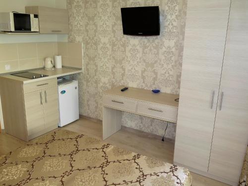 Double Room with Balcony image 3