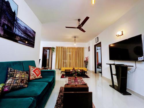 Luxurious 3BHK vacation home amidst the city.