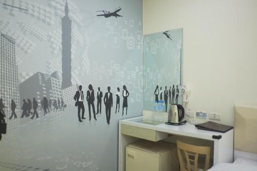 room detail thumbnail 2