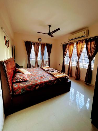 Luxurious 3BHK vacation home amidst the city.