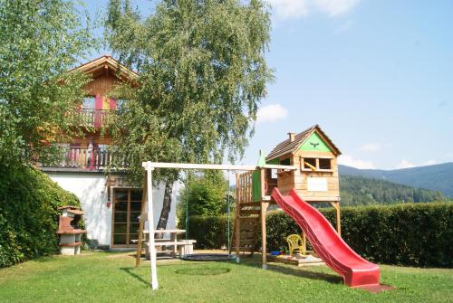 מגרש משחקים, Ferienhaus mit Panoramaausblick und Sauna - 3 SZ in פלאוברג